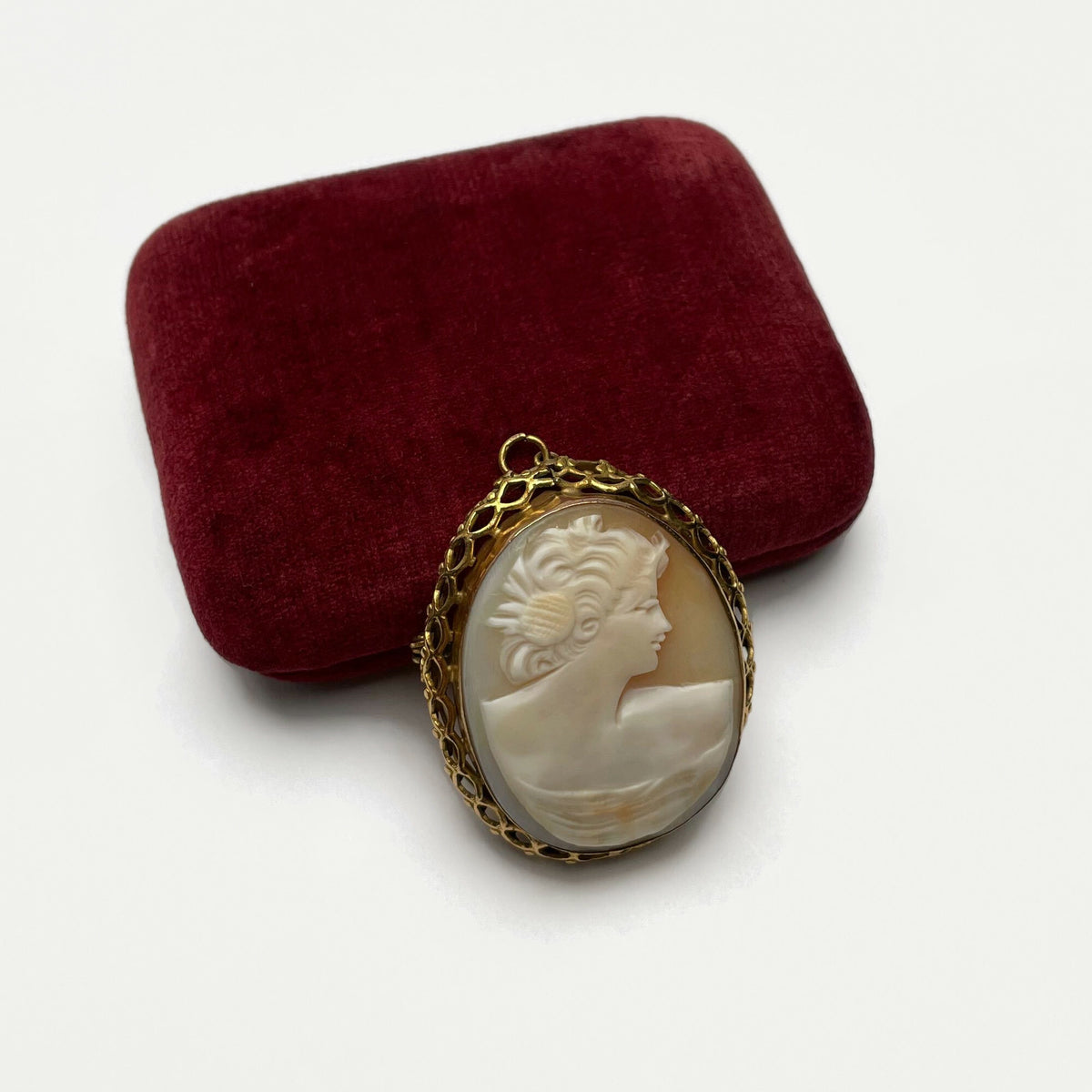 1940s Vintage Carved Shell Cameo Brooch of Woman with Flower in 