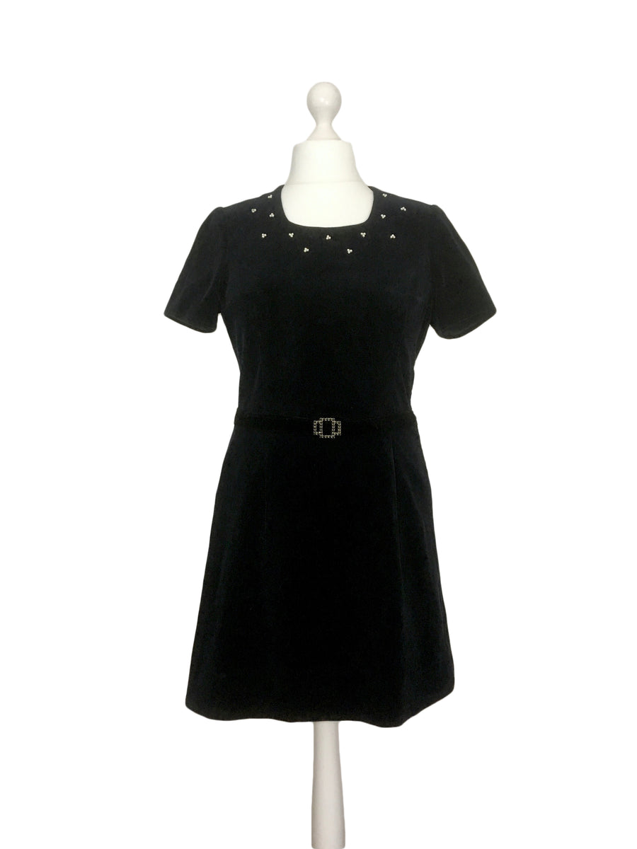 1960's Black Velvet And Pearl Dress hurdyburdy vintage 1960's Black Velvet And Pearl Dress hurdyburdy vintage