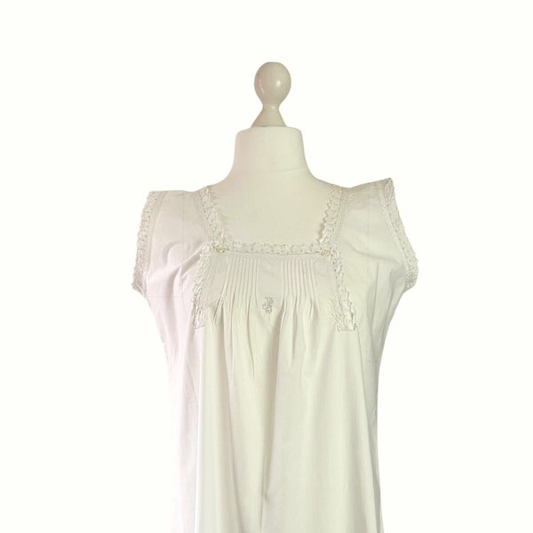 White sleeveless dress on a mannequin against a white background.antique-white-cotton-chemise-to-buy-hurdyburdy-vintage-