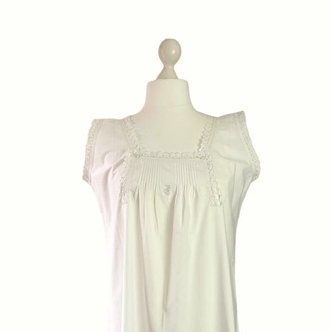 White sleeveless dress on a mannequin against a white background.antique-white-cotton-chemise-to-buy-hurdyburdy-vintage-