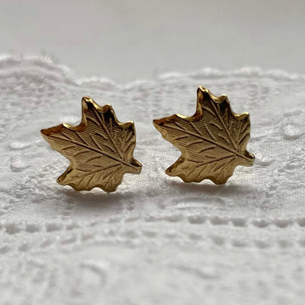vintage maple leaf gold stud earrings at hurdyburdy vintage